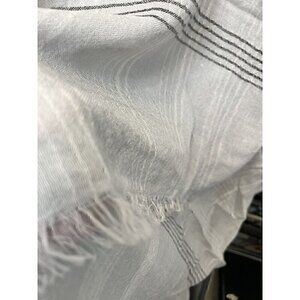 Lululemon Womens Lightweight Wrap Around Printed Scarf White and Grey